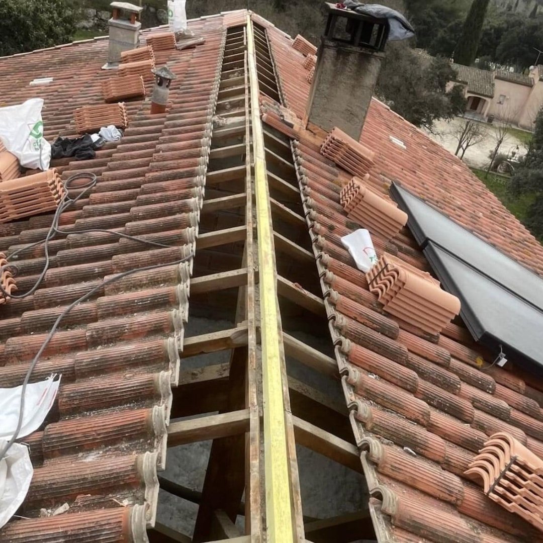 Chantier de toiture réalisé par M.V Couverture dans la région de Basècles